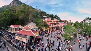 Vía Thần Tài và chơi hội xuân, không thể không về Tây Ninh