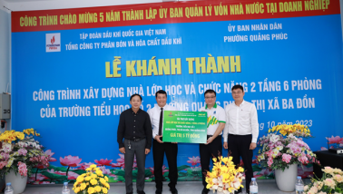 Khánh thành và bàn giao Nhà lớp học và chức năng của Trường Tiểu học số 2, thị xã Ba đồn, tỉnh Quảng Bình