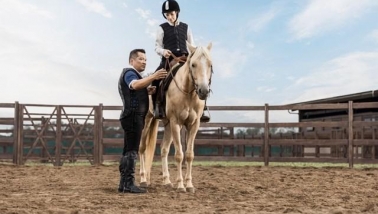 Cư dân háo hức tham gia các khóa học cưỡi ngựa tại Vinpearl Horse Academy Vũ Yên