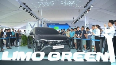 VinFast Limo Green khiến khách Việt mê mẩn tại sự kiện “Thu xăng - Đổi điện”