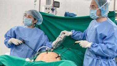 Vinmec Cần Thơ phẫu thuật nội soi thành công khối u tử cung lớn phức tạp