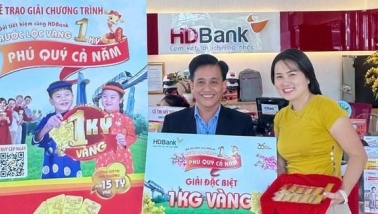Một nữ khách hàng tại TPHCM rinh ngay 1 ký vàng khi gửi tiết kiệm HDBank