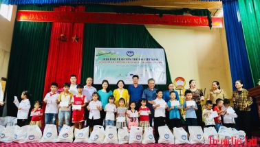 Trung thu yêu thương tại vùng lũ Huyền Sơn