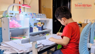 Tuổi thơ của nhiều đứa trẻ đang bị bóp nghẹt trong vòng quay điểm số