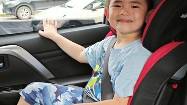 Quy định xe ô tô cá nhân lắp ghế an toàn cho trẻ em áp dụng từ 1/7/2026