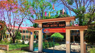 18 học sinh tiểu học nhập viện sau khi uống trà sữa, ăn trái cây lắc