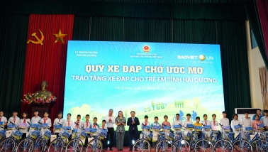 Bảo Việt trao tặng học bổng 'Quỹ xe đạp chở ước mơ' hướng tới 60 năm thành lập