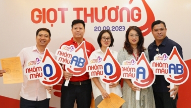 Người TNG Holdings Vietnam mang “giọt thương” gửi vào ngân hàng máu