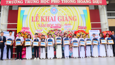 Sacombank dành hơn 11 tỷ đồng trao học bổng ươm mầm cho những ước mơ