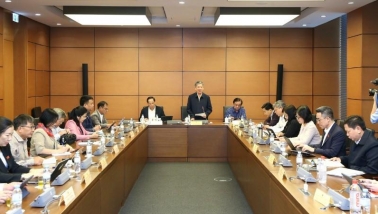 Đại biểu Quốc hội đề xuất bổ sung chính sách hỗ trợ nuôi con, kéo dài nghỉ thai sản trong Luật Dân số