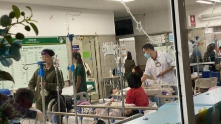 Hơn 50 học sinh tiểu học ở Hà Nội nghi bị ngộ độc sau chuyến dã ngoại, sức khoẻ các em hiện tại ra sao? 