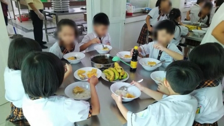 Cần công khai minh bạch bữa ăn bán trú tại các trường học