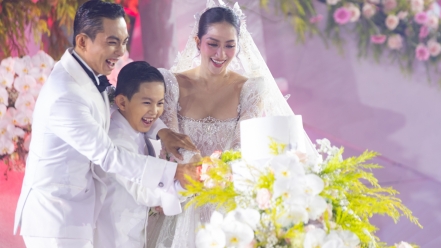 Con trai 7 tuổi làm điều đặc biệt trong đám cưới Khánh Thi - Phan Hiển