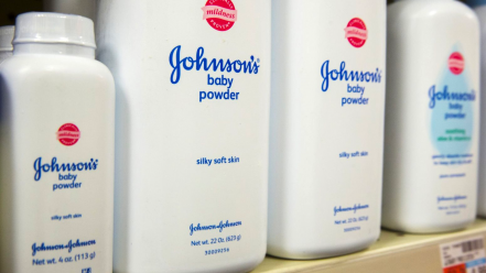 Johnson&Johson dừng bán phấn rôm trẻ em từ bột talc trên toàn cầu