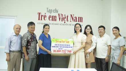 Tạp chí Trẻ em Việt Nam và mạnh thường quân ủng hộ 30 triệu đồng cho chương trình “Thắp sáng những ước mơ” lần thứ 7