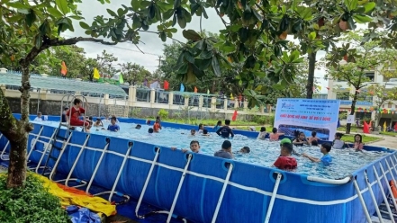 Bể bơi 0 đồng hỗ trợ trẻ em khó khăn