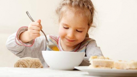 Chế độ dinh dưỡng hàng ngày giúp trẻ cao lớn và khỏe mạnh