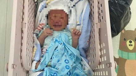 Tìm bố mẹ đẻ của bé trai 3 ngày tuổi bị bỏ rơi trước cửa nhà dân