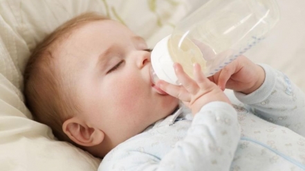 Cách chọn sữa công thức cho trẻ sơ sinh