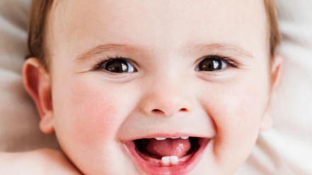 Trẻ mấy tháng mọc răng? Dấu hiệu trẻ mọc răng?