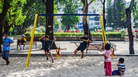 Hơn 400 công viên ở TP.HCM, trẻ em vẫn 'khát' sân chơi