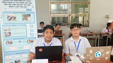 Học sinh viết phần mềm giúp người khuyết tật dùng máy tính