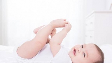 4 hành động này khi ngủ chứng tỏ não bộ trẻ sơ sinh phát triển tốt