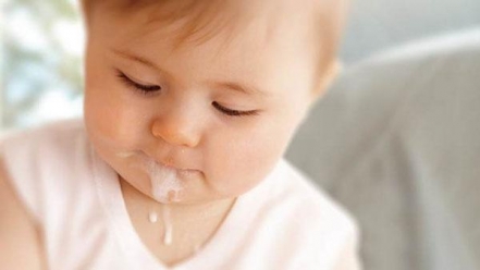Cách nhận biết sữa không phù hợp với bé