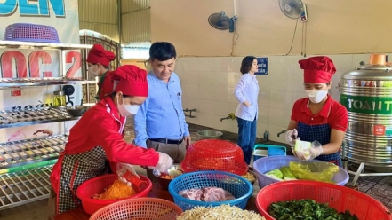 Nghệ An: Nhiều bếp ăn bán trú chưa đảm bảo an toàn thực phẩm