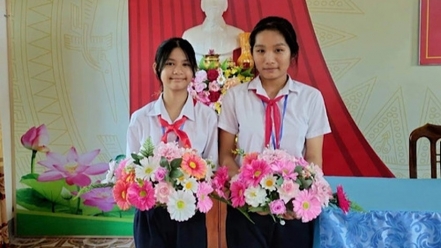 Hai nữ sinh lớp 7 tại Quảng Trị nhặt được của rơi trả lại người mất