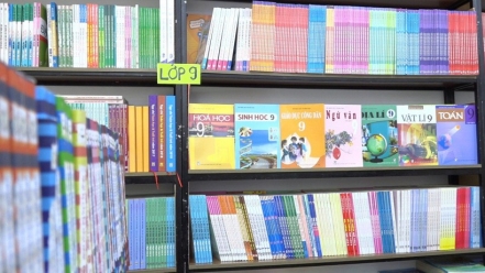 Chuẩn bị năm học mới, phụ huynh mua sách cho con ở đâu và lựa chọn sách như nào?