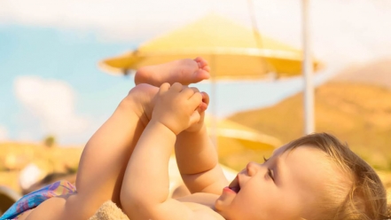 Tắm nắng cho trẻ sơ sinh vào sáng sớm như thế nào cho đúng?