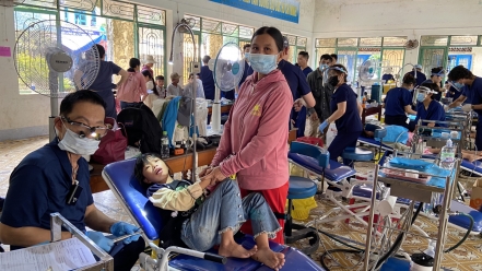 Quảng Nam: Khám chữa bệnh nhân đạo và hỗ trợ trẻ em khó khăn