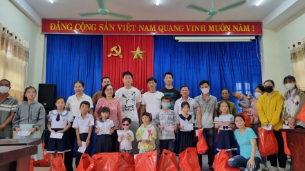 Đà Nẵng: Trao quà cho trẻ em nhân dịp Tết Trung thu và năm học mới