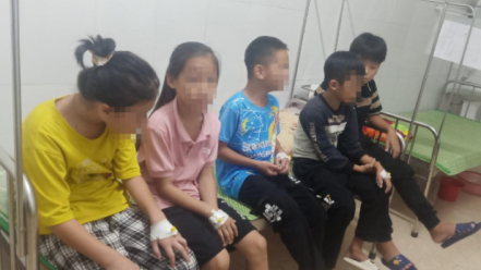 Cao Bằng: Học sinh bị ngộ độc do uống nước ngọt không rõ nguồn gốc