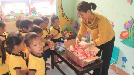 Quảng Nam hỗ trợ sữa cho trẻ em các vùng khó khăn