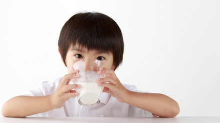 Phân biệt sữa và nước giải khát có chứa sữa