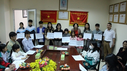 Bắc Giang: Trao học bổng Hội Vì Tâm lần 2
