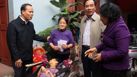 Bắc Giang: Thăm, tặng quà Tết trẻ em khuyết tật, nhiễm chất độc da ca/dioxin