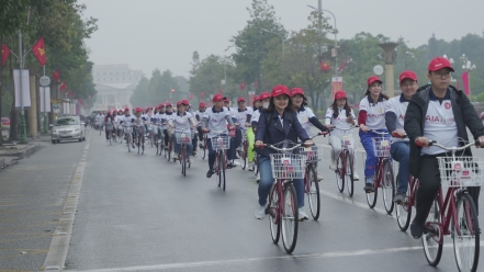 Trao tặng 160 xe đạp cho trẻ em có hoàn cảnh khó khăn tỉnh Nghệ An