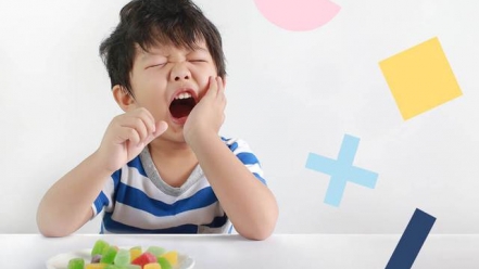Các loại thực phẩm ảnh hưởng lớn đến hàm răng của trẻ