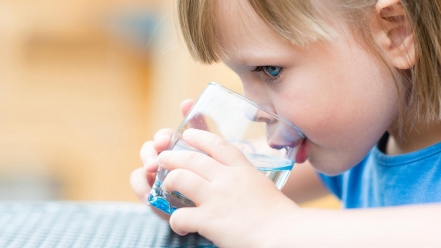 Làm gì khi bé không thích uống nước?