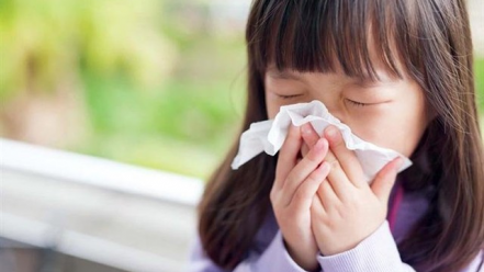 Thời tiết thay đổi thất thường, cách nào phòng tránh nhiễm khuẩn tai mũi họng ở trẻ?