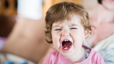Cha mẹ làm gì khi con hay la hét?