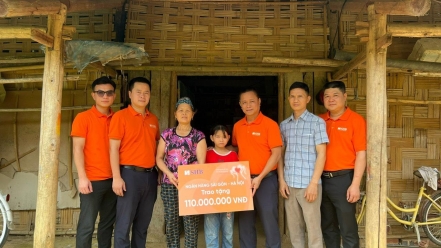 Hỗ trợ 112 triệu đồng xây nhà và tặng học bổng cho một học sinh lớp 5 tại Cao Bằng