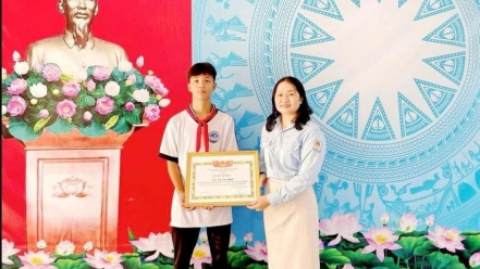 Bình Định: Khen thưởng học sinh lớp 8 dũng cảm cứu người đuối nước