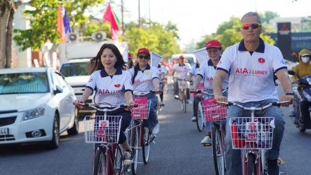 AIA Việt Nam trao tặng 230 xe đạp cho trẻ có hoàn cảnh khó khăn ở Quảng Nam