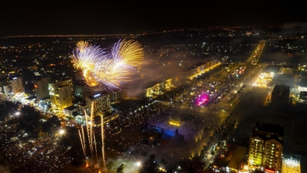Biển người nô nức tới Lễ hội du lịch Sầm Sơn ngắm pháo hoa, dự khánh thành Quảng trường biển