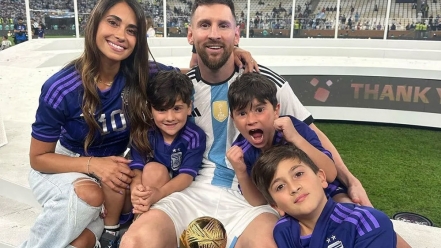 Lionel Messi: Từ cậu bé 11 tuổi thiếu hụt hormone tăng trưởng đến người hùng Argentina