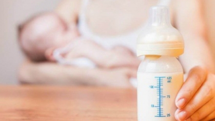 Chuyên gia lưu ý khi dùng sữa cho trẻ sinh non nhẹ cân
